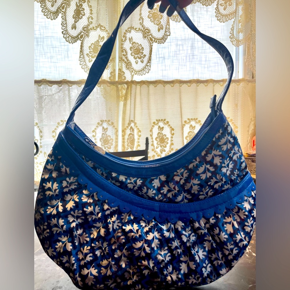 Woman’s Vera Bradley purse